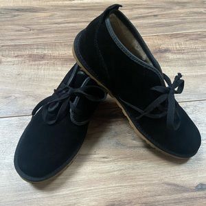 Ugg Mens Maxsim Chukka Boots Black Size 7 Lightly worn, good used condition.